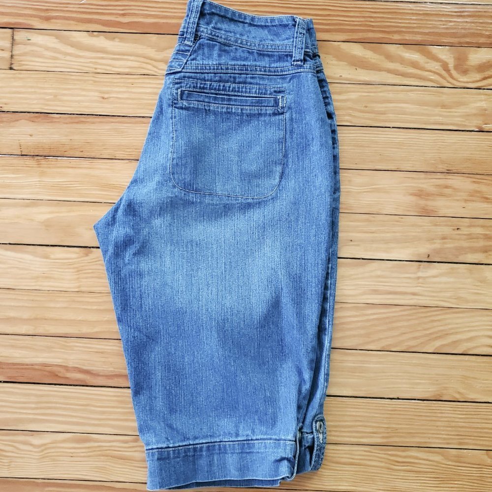 Gloria Vanderbilt Denim Capris | Size 8 - Picture 4 of 8